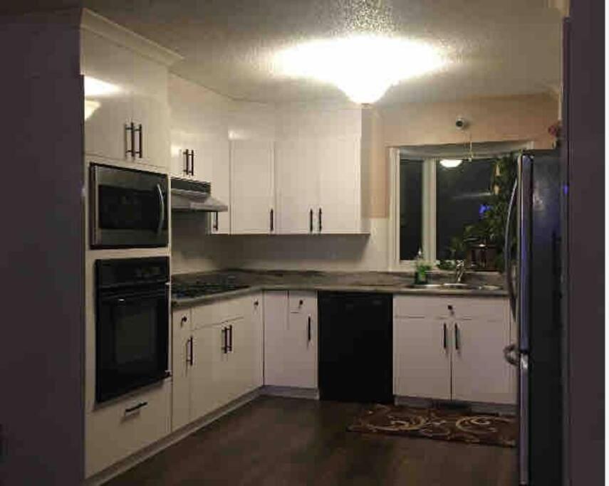 Renovated 4 Bedrooms 20 Sleeps Shopping Mall Edmonton Exterior foto